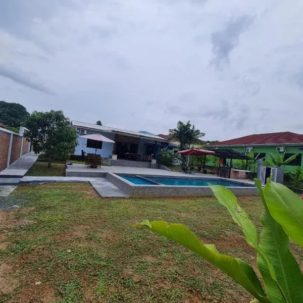 D'Camp Homestay with swimming pool, hotel in Gemas