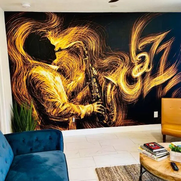 Your Downtown Home With California King Bed Unit A, hotel in Phoenix