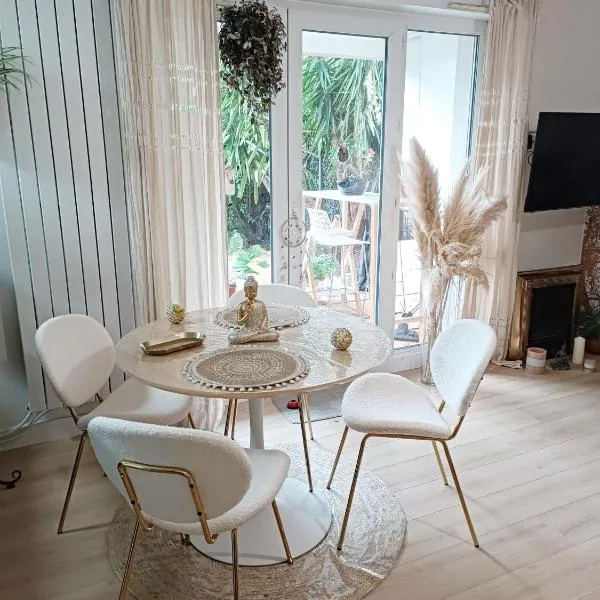 Appartement REZ DE JARDIN avec SPA entre la MER et Montpellier 10mn, hotel v destinaci Lattes