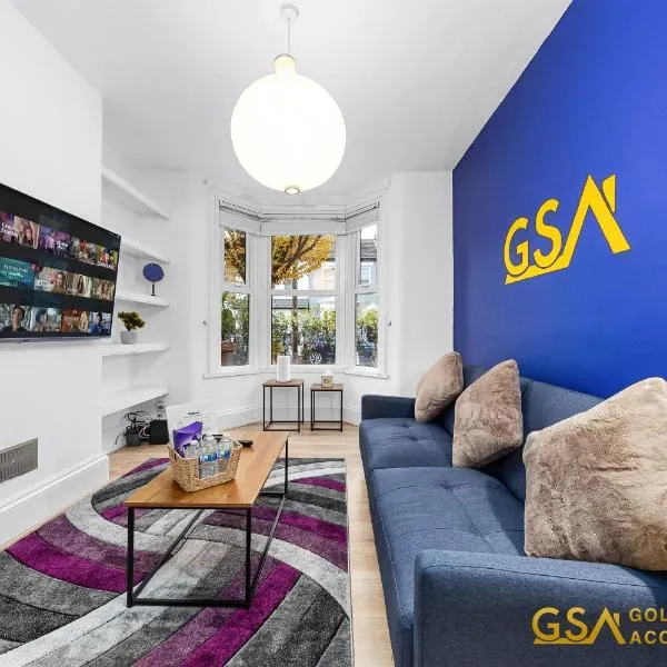 Stylist and Cosy 3 Bed House Leytonstone Sleeps 7, hotel in London