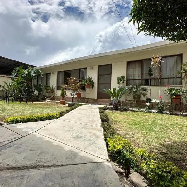 Acogedor Dpto. Con Jardin P.Baja, hotel in Cochabamba