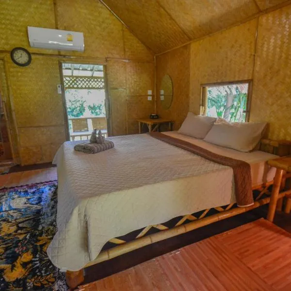 Ratanaporn Green, hotel ve městě Phuket