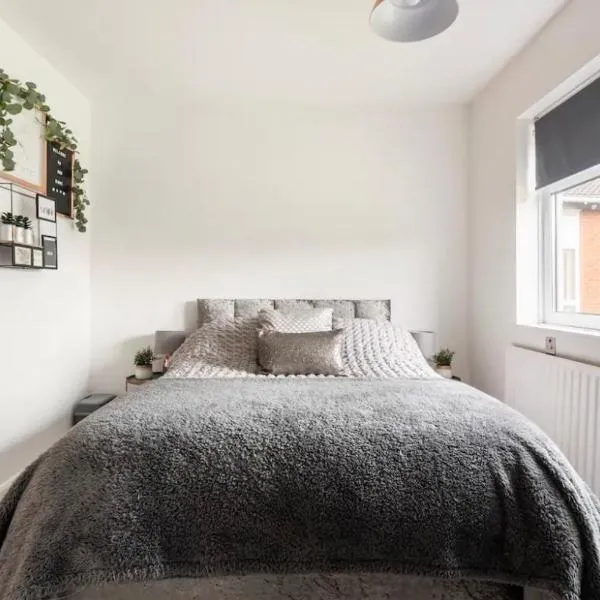 BYRON SQUARE COTTAGE, hotel v destinaci Hucknall