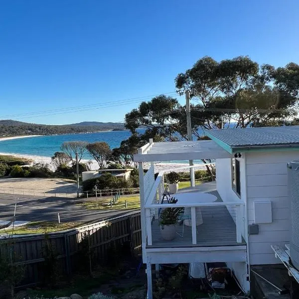 PIPI SHACK - iconic waterfront shack Binalong Bay โรงแรมในBinalong Bay