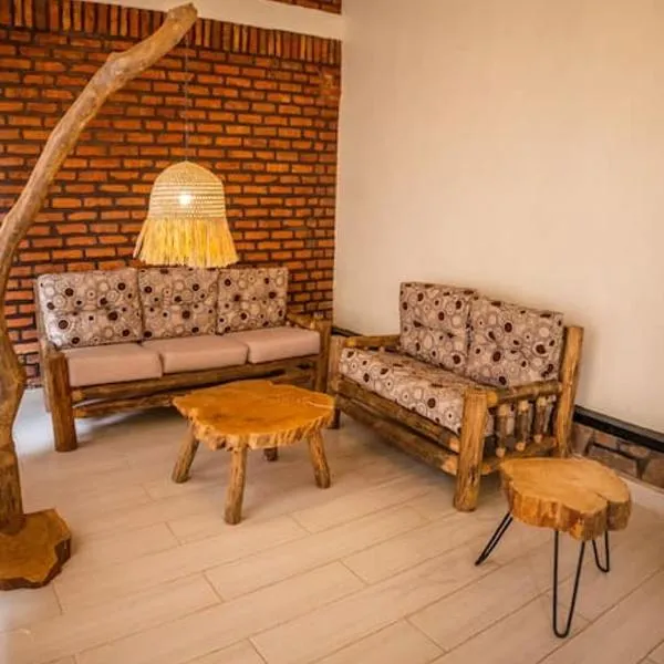 KABA Local Rwandan Guesthouse Entire Property for you with Tour services in and out the city such as Safari's, khách sạn ở Kigali