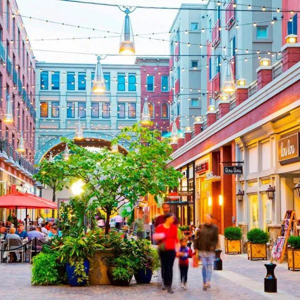 DC's Best Location 4 Bed with Parking Walk to Metro and Nightlife Bethesda Row, hotel v destinaci Chevy Chase