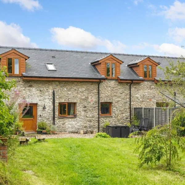 Mwsogl - Luxurious Family Fishing Lodge Near Aberaeron With Private Fishing, hotel v destinaci Cross Inn