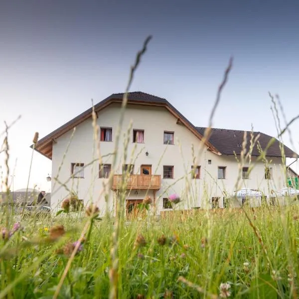 Guesthouse Macesen, hótel í Spodnja Sorica