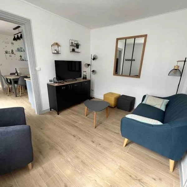 La Maison Sable - Chaleureuse Familiale avec Jardin-300m de la plage, hotel in Ouistreham