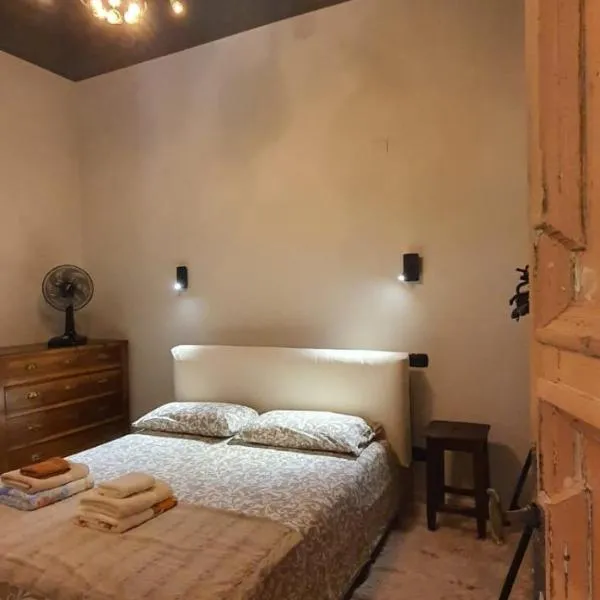 Curt da Beta - Casa vacanze con giardino, in Corte del XVIII secolo, hotel v destinaci Malnate