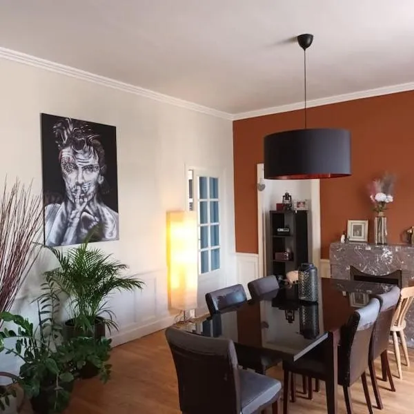 Villa et visite du vignoble organisée et Piscine, hotel in Nuits-Saint-Georges
