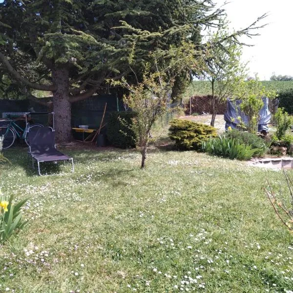 Rosemary Cottage, hotel in Courlon-sur-Yonne