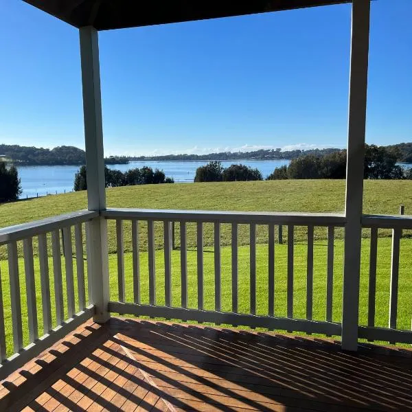 Black Bream Point Cabins, hotelli kohteessa Narooma