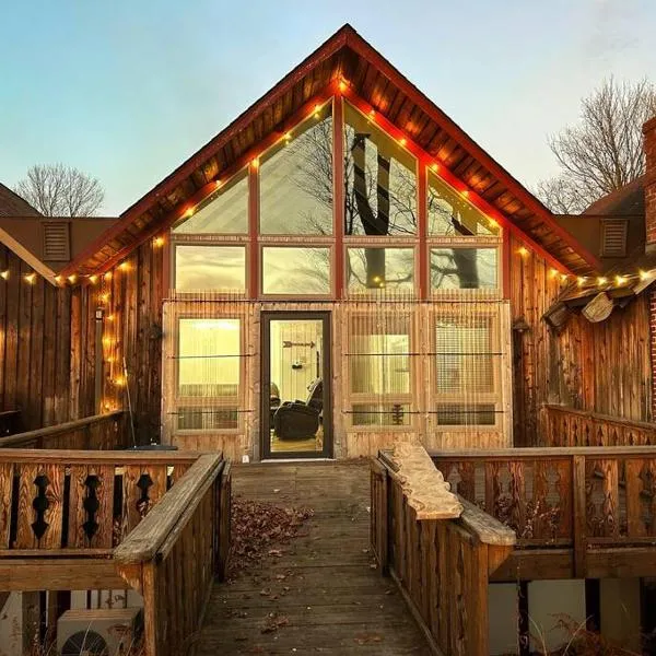 Cozy Indian Lake Chalet on Golf Course with Arcade/Gameroom、Stoystownのホテル