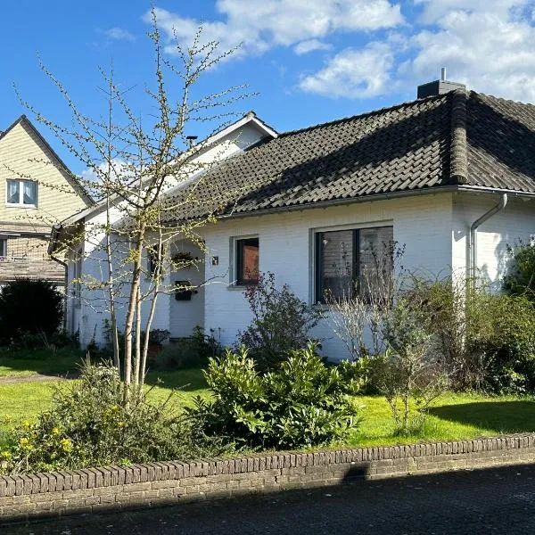 Entspannung am Niederrhein - großes helles Haus mit Kamin, khách sạn ở Emmerich