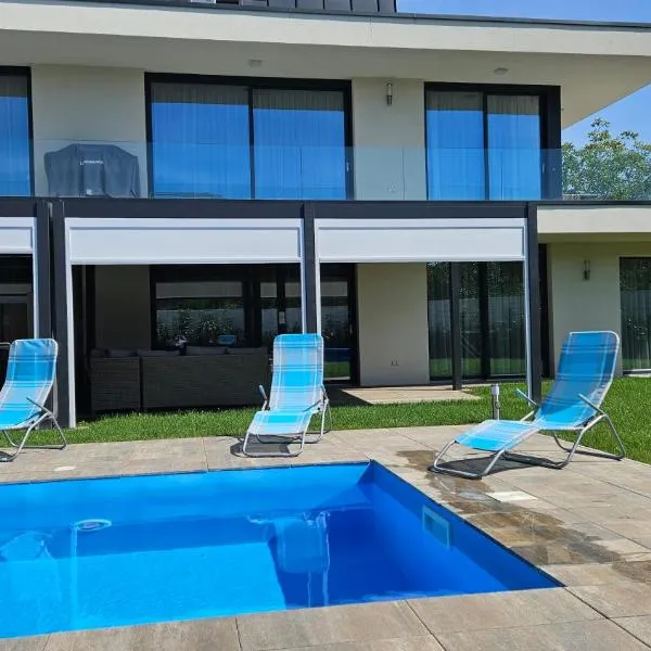 Luxury Apartments in Balatonalmádi, Almádi Lux Apartman III - Pure Gold, hotel v destinácii Balatonalmádi