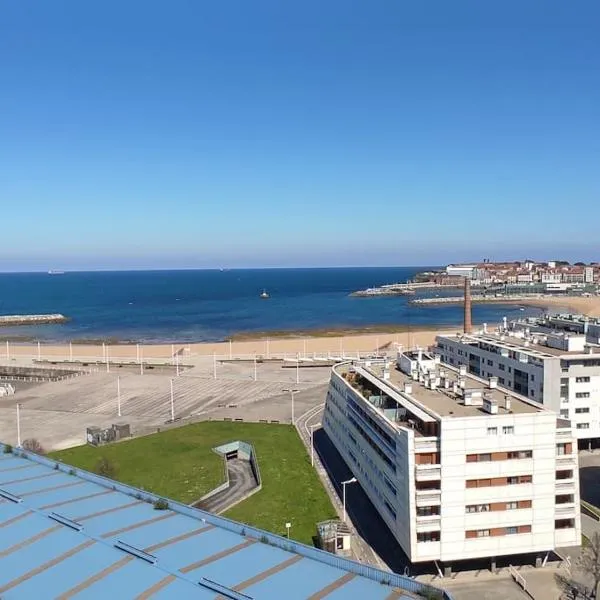 Playa, terraza, vistas al mar, garaje, estación AVE a 5 min andando, hotel in Gijón