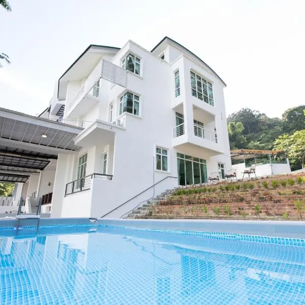 Beach side spacious 5BR 20pax pool house, hotel v destinaci Batu Feringgi