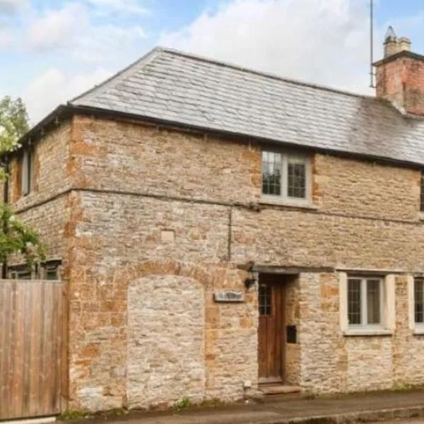 18th Cent Cottage - 5min drive Soho Farmhouse، فندق في Ledwell