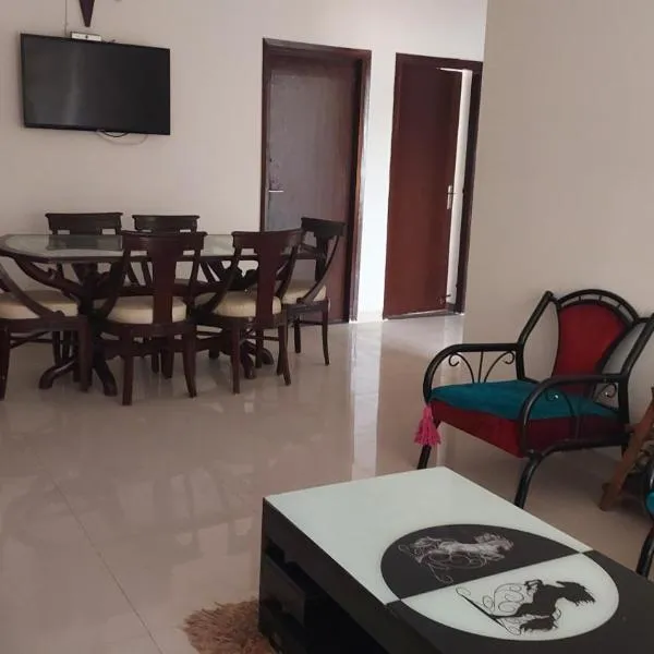 Parkland 4BHK independent floor, hotel v destinaci Ballabgarh