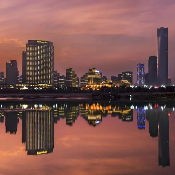 Shangri-La Nanchang丨All room offer river views Just one stop from the Pavilion of Prince Teng, hotel v destinaci Nan-čchang