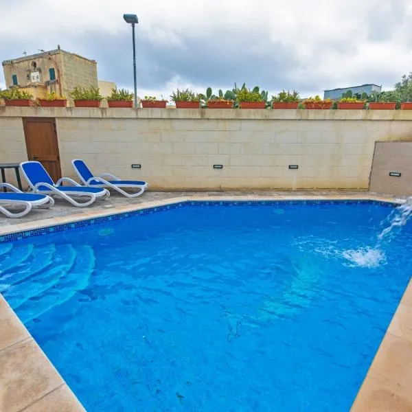 5 Bedroom Holiday Home with Private Pool, Hotel in Xewkija