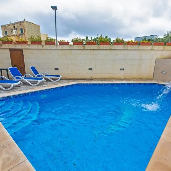 5 Bedroom Holiday Home with Private Pool, מלון בXewkija