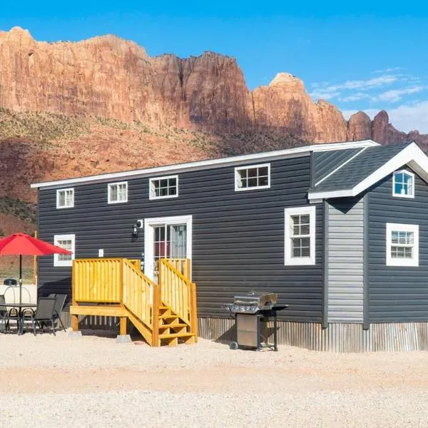 Redrock Moab Tiny House w Loft - Site 3, hotell i Moab