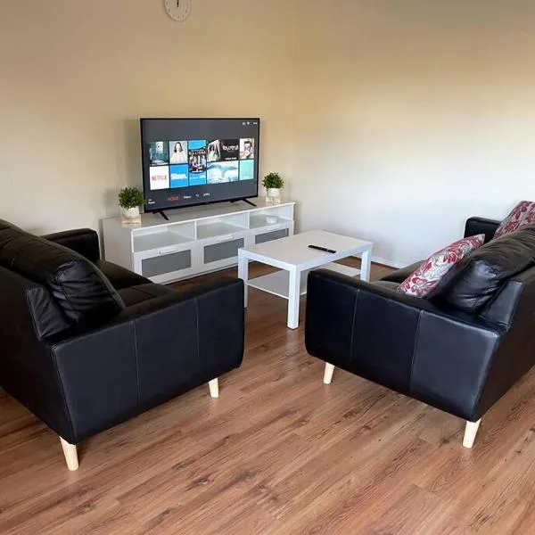 Tasha's Apartments in Angle Park - N38, ξενοδοχείο σε Woodville