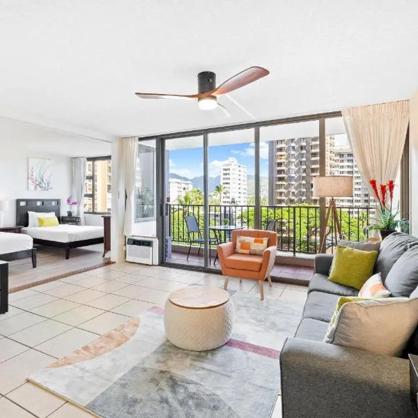 1BR condo with pool & walk to Waikiki Beach, hotel u gradu Honolulu