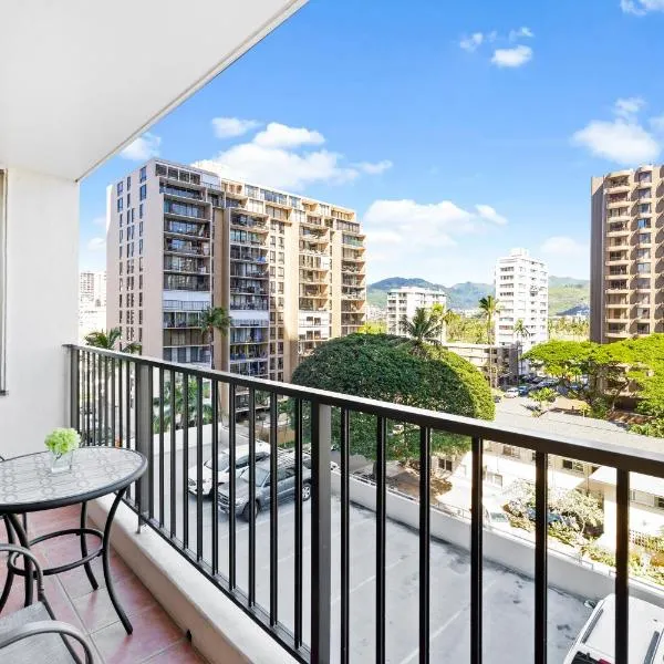 Cozy & City View Steps to Waikiki Beach with Parking, hotel a Honolulu