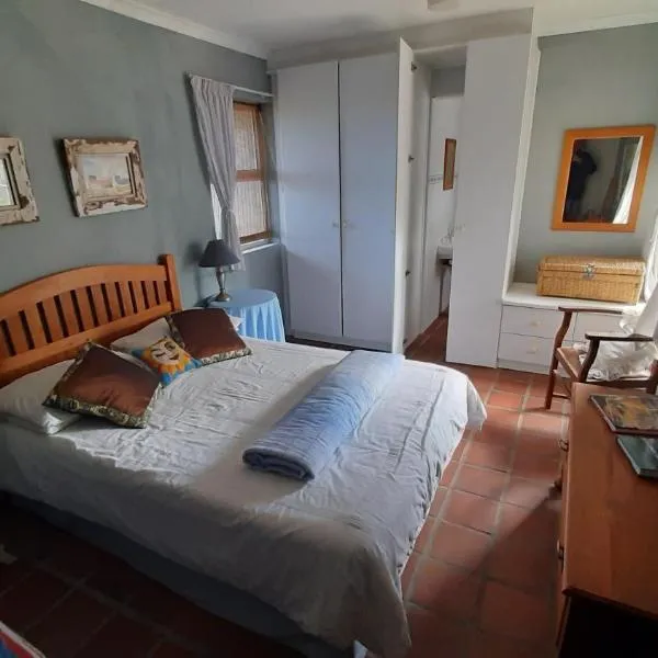 Betty's Bay Holiday home, hotel in Clareport