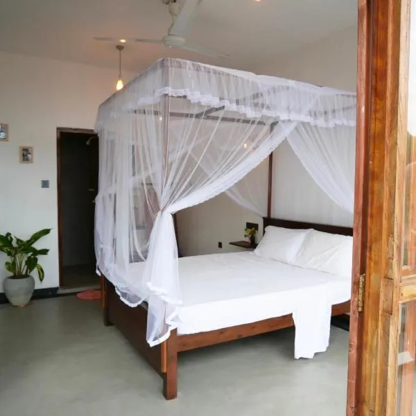 Sky Mountain Café with seaview, hotel v destinaci Weligama