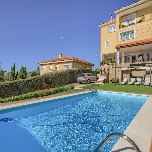 Chalet con Piscina en Aranjuez, hotel in Aranjuez