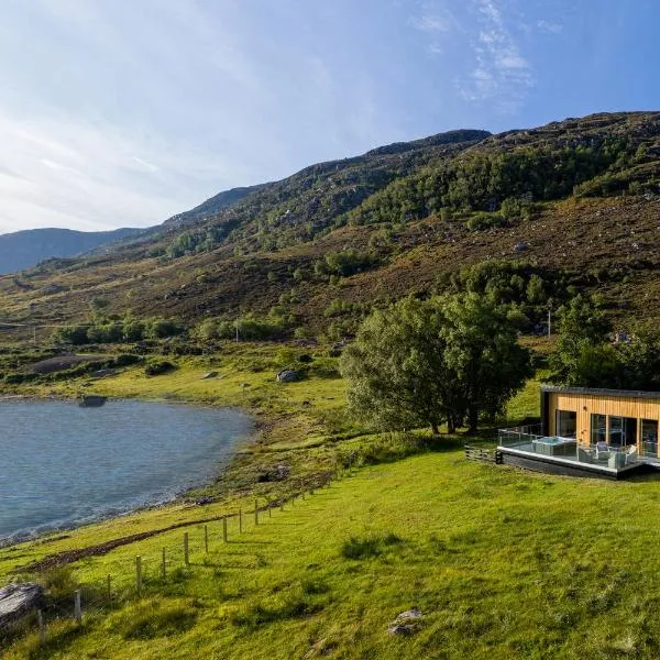 Birches Lodge with Hot Tub, hotel v destinaci Dundonnell