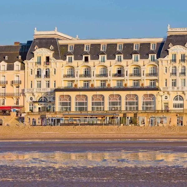 Le Grand Hotel de Cabourg - MGallery Hotel Collection、カブールのホテル