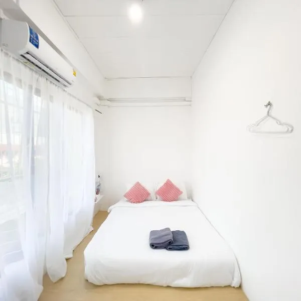 TRANSIT Donmueang Airport HOSTEL, hotelli Thung Si Kanissa