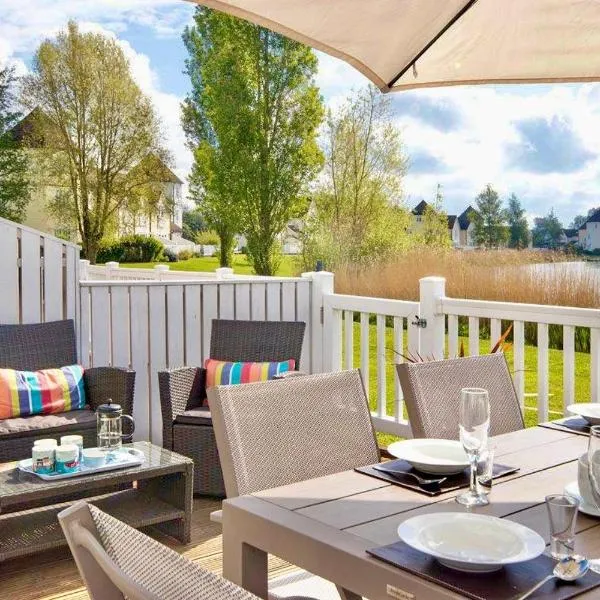 Spinnaker Lodge · Cotswolds Lakeside Home, hotel v destinaci South Cerney