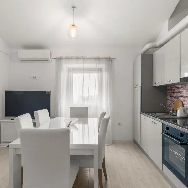 Apartments Vorfi, hotel in Dajla