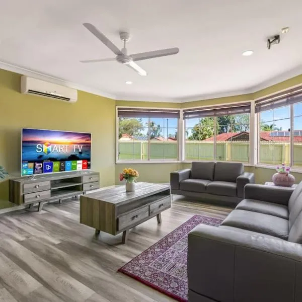 Spacious 4BR family retreat near mall at Forest Lake, hotelli kohteessa Doolandella