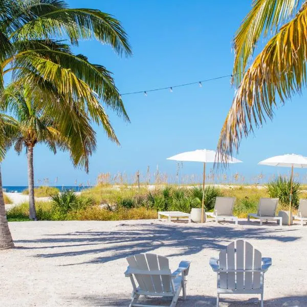The Molloy - Treasure Island Suites & Cottages、セント・ピート・ビーチのホテル