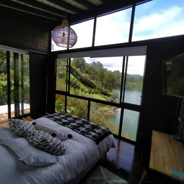Cabaña con jacuzzi y acceso al embalse Portum III, hotell sihtkohas El Peñol