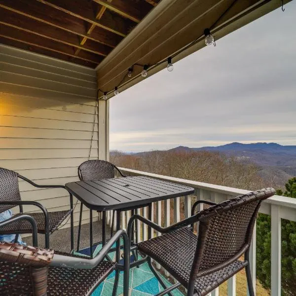Lovely Beech Mountain Condo with Balcony and Views!, ξενοδοχείο σε Beech Mountain