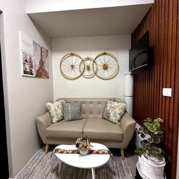 New & Spacious Unit in QC w/ Wifi & Netflix, Hotel in Manila