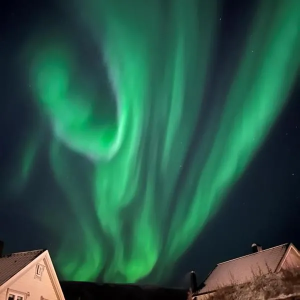 Sentralt plassert leilighet ved Sherpatrappen, hotel in Breidvik