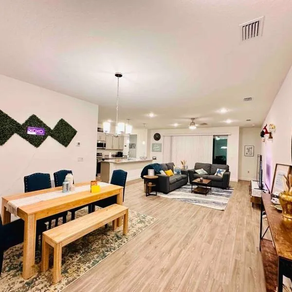 Luxury King Suite, 3BR 2BA, Beach Vibe, Top-Tier Amenities, Prime location, hotel v destinaci Palm Coast