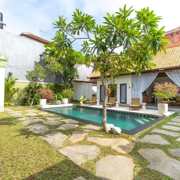 CASTELU 3BR peacefully villa near Mertanadi, khách sạn ở Seminyak