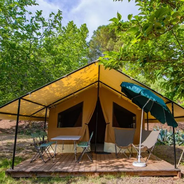 Camping Onlycamp Le Port, hotel v destinaci Saint-Benoît-sur-Loire