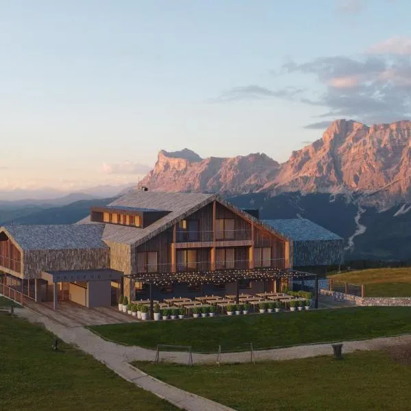 Rifugio Alpino Pralongià, hotel en Corvara in Badia