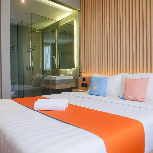 Sans Hotel RG Living Jogja by RedDoorz, хотел в Demangan